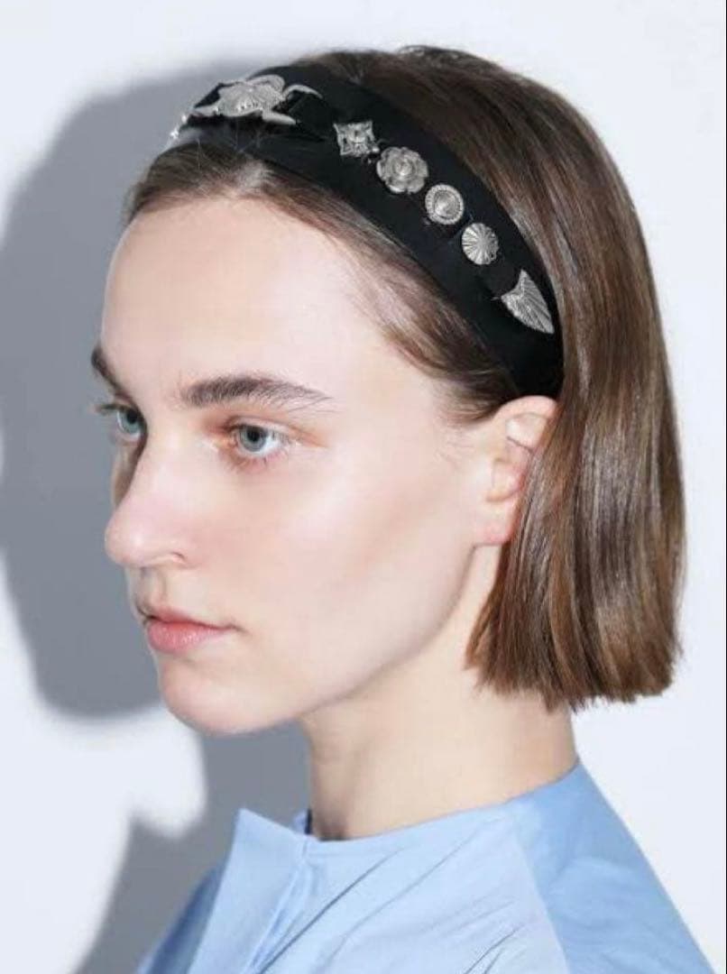 松田美品　Toga ブラック ヘアバンド