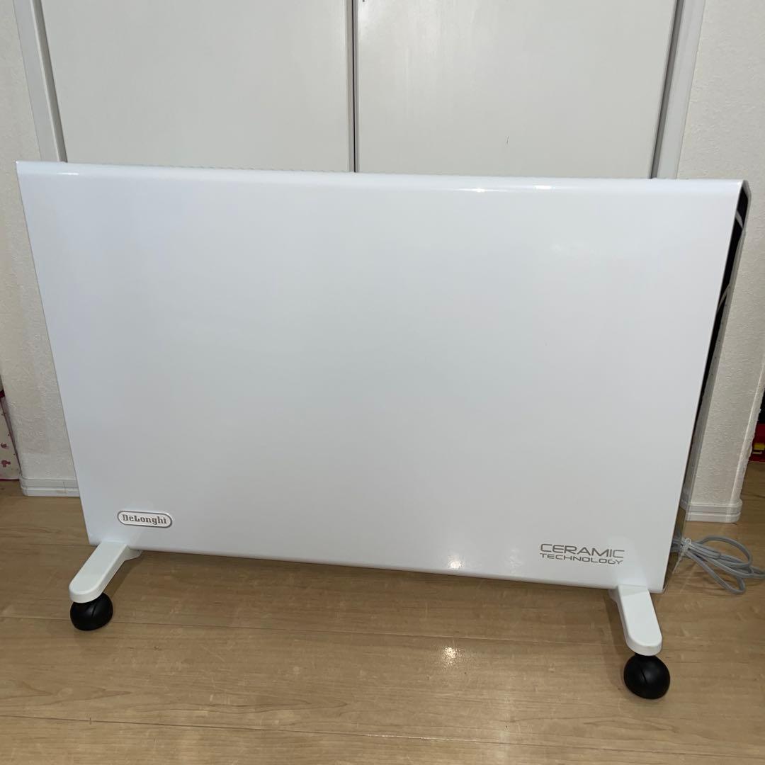 【美品】DeLonghi コンベクターヒーター　ホワイト キャスター付き