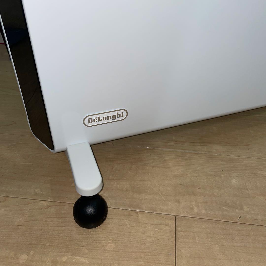 【美品】DeLonghi コンベクターヒーター　ホワイト キャスター付き