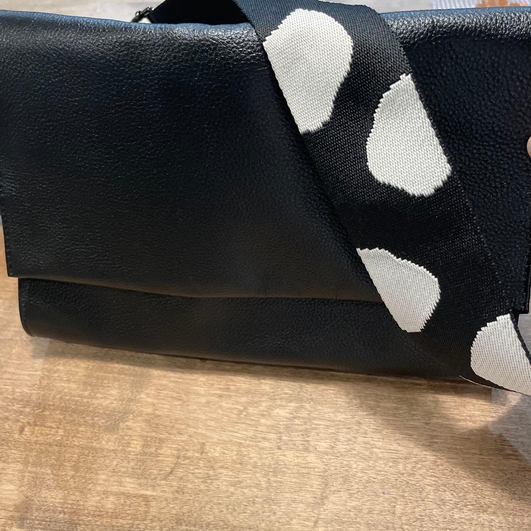 最終値下げear PAPILLONNER本革ワイドテープショルダーボディバッグ