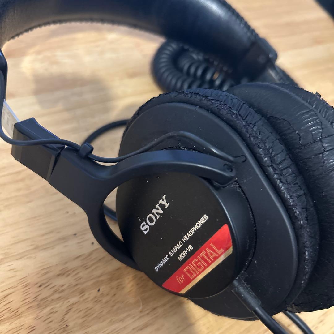 ヘッドホン Sony MDR-V6