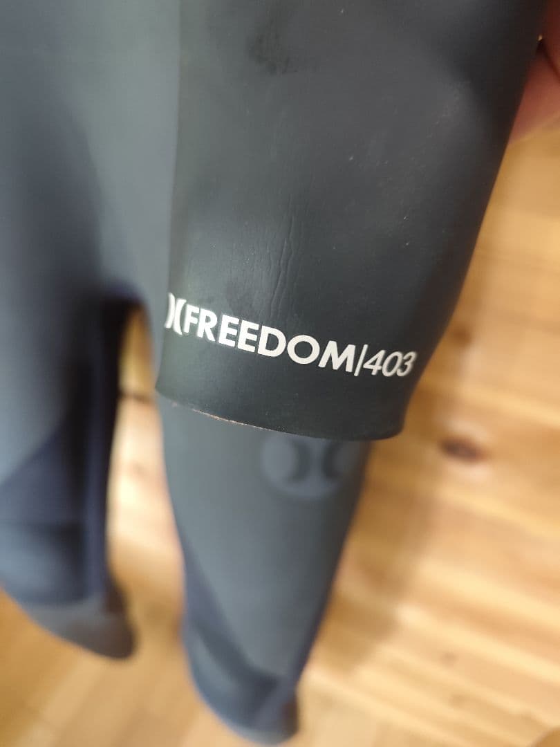 Hurley 4/3mm セミドライスーツ バックジップ　防水ジップ