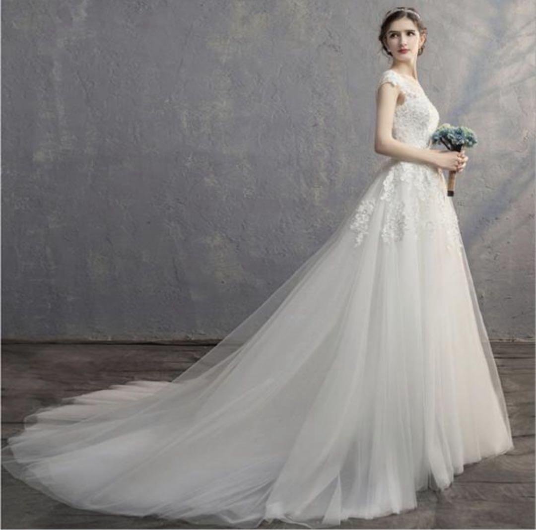 【新品未使用】ホワイト オフショルウェディングドレス(ティアラ•ジュエリー付き)