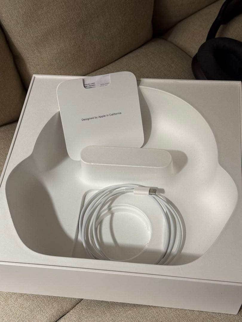 Airpods maxスペースグレー　Apple