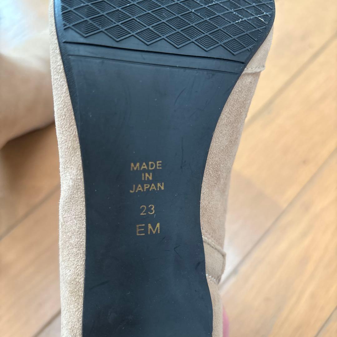 ダイアナ　ベージュ ポインテッドトゥ ブーティ