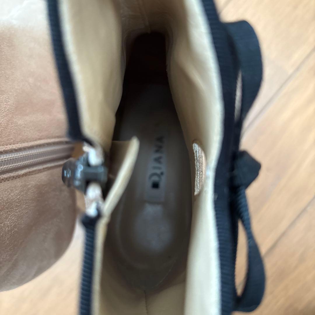 ダイアナ　ベージュ ポインテッドトゥ ブーティ