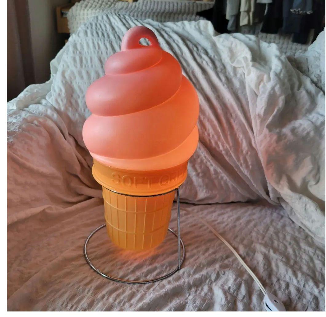 ヒ*参様 アイスクリーム　ランプ