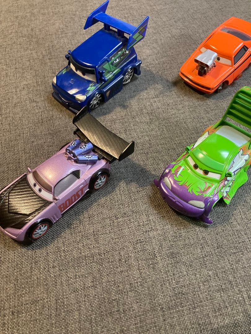 m*a様 カーズ　ミニカー　暴走族　ライト　ディズニーストア