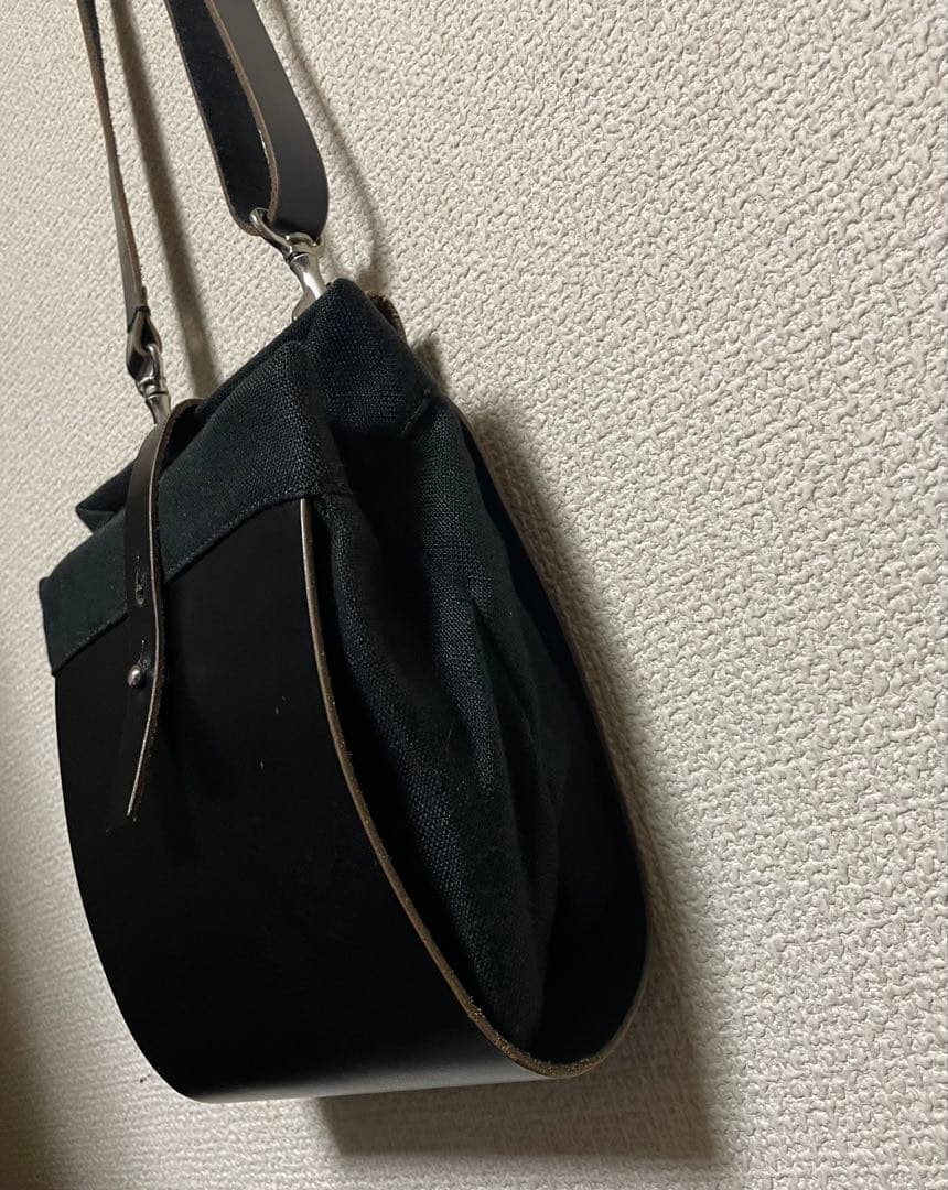 y's ワイズヨウジヤマモト　レザーブラックショルダーバッグ