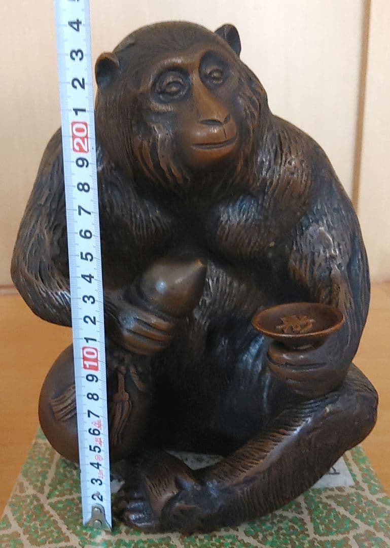ブロンズ製猿の彫刻