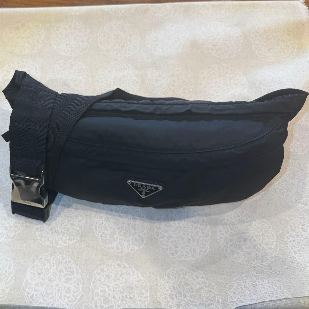 プラダ　ウエストポーチ　ボディバッグ　三角ロゴ　ブラック