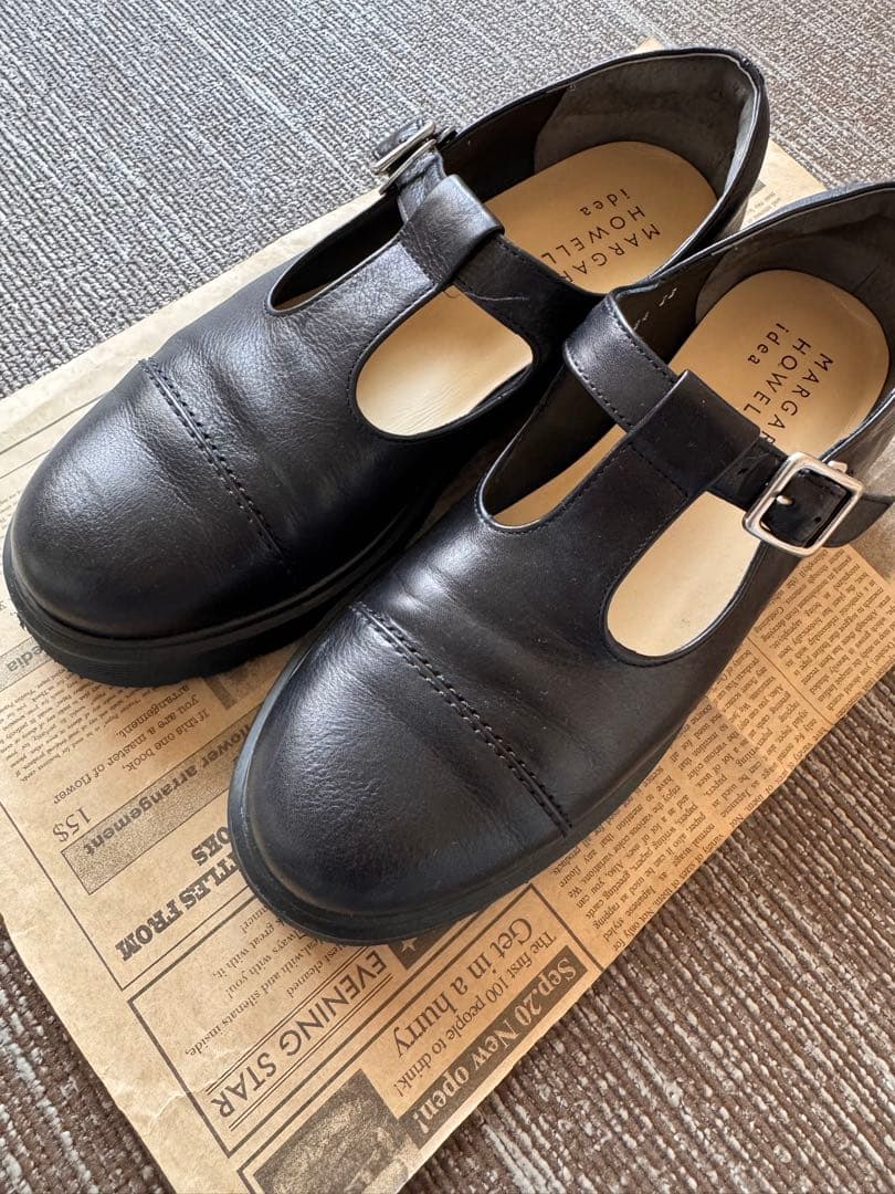 トラックソールＴストラップシューズ ／マーガレット・ハウエル アイデア