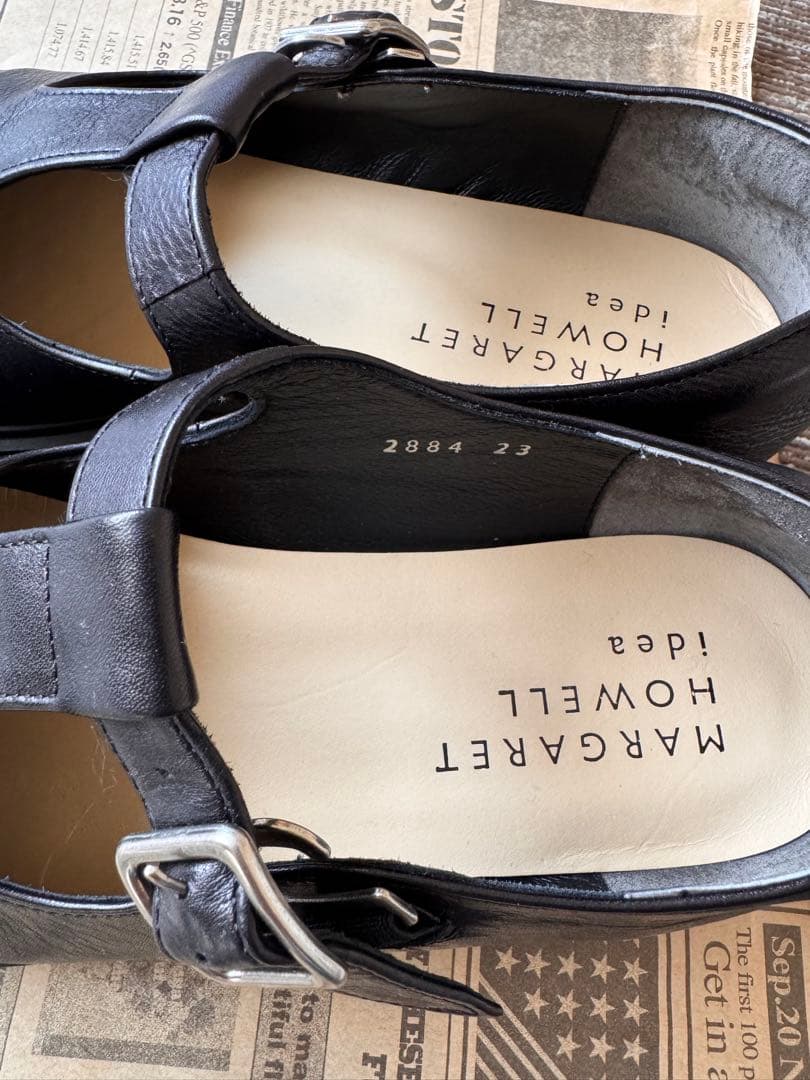 トラックソールＴストラップシューズ ／マーガレット・ハウエル アイデア