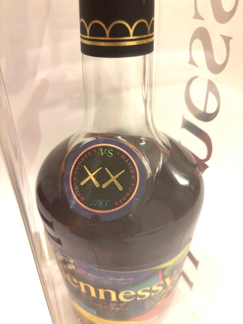 ヘネシー vs リミテッドエディション by kaws 未開封