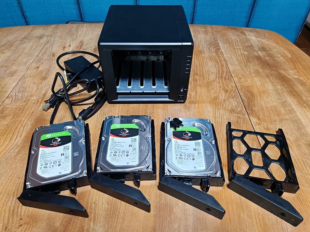 Synology DiskStation DS920+/JP 4ベイ