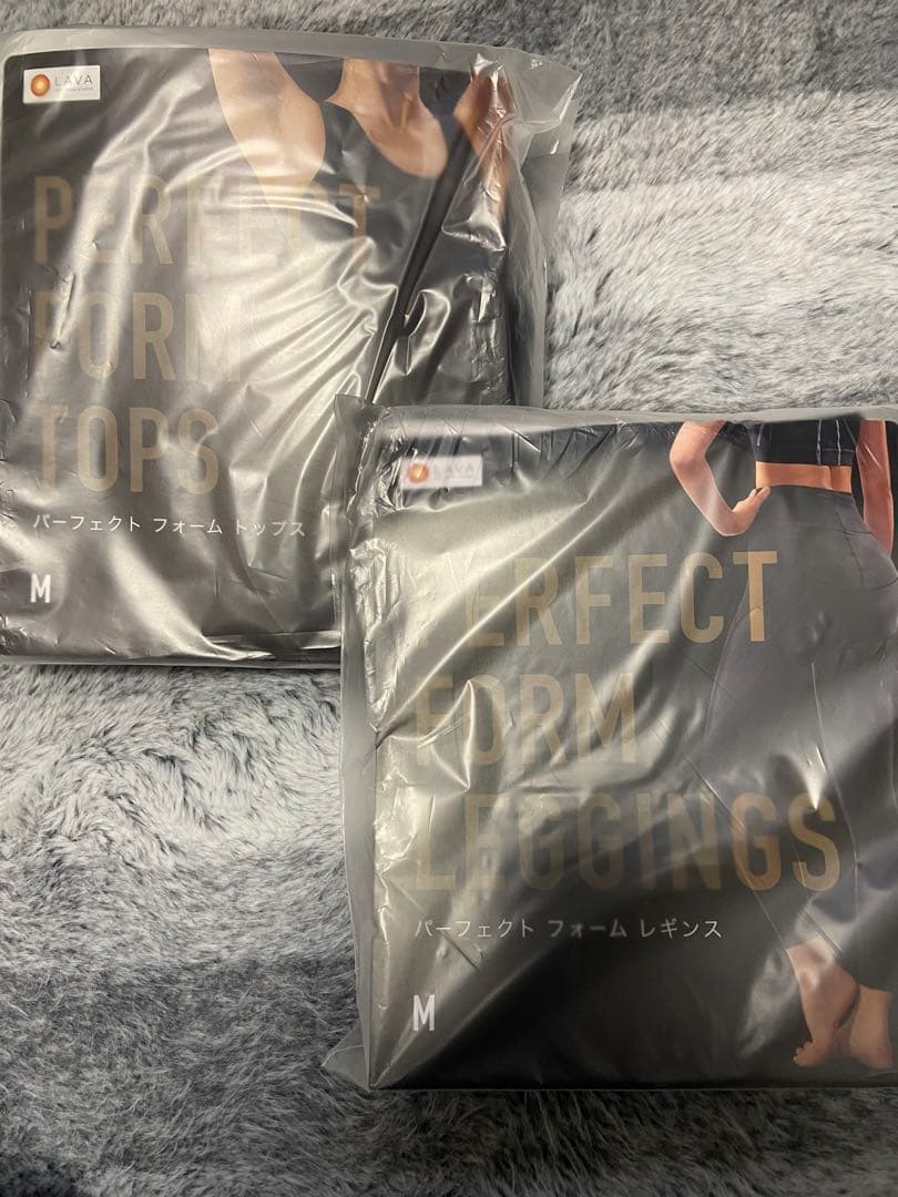 パーフェクトフォームトップス&レギンス Mサイズ