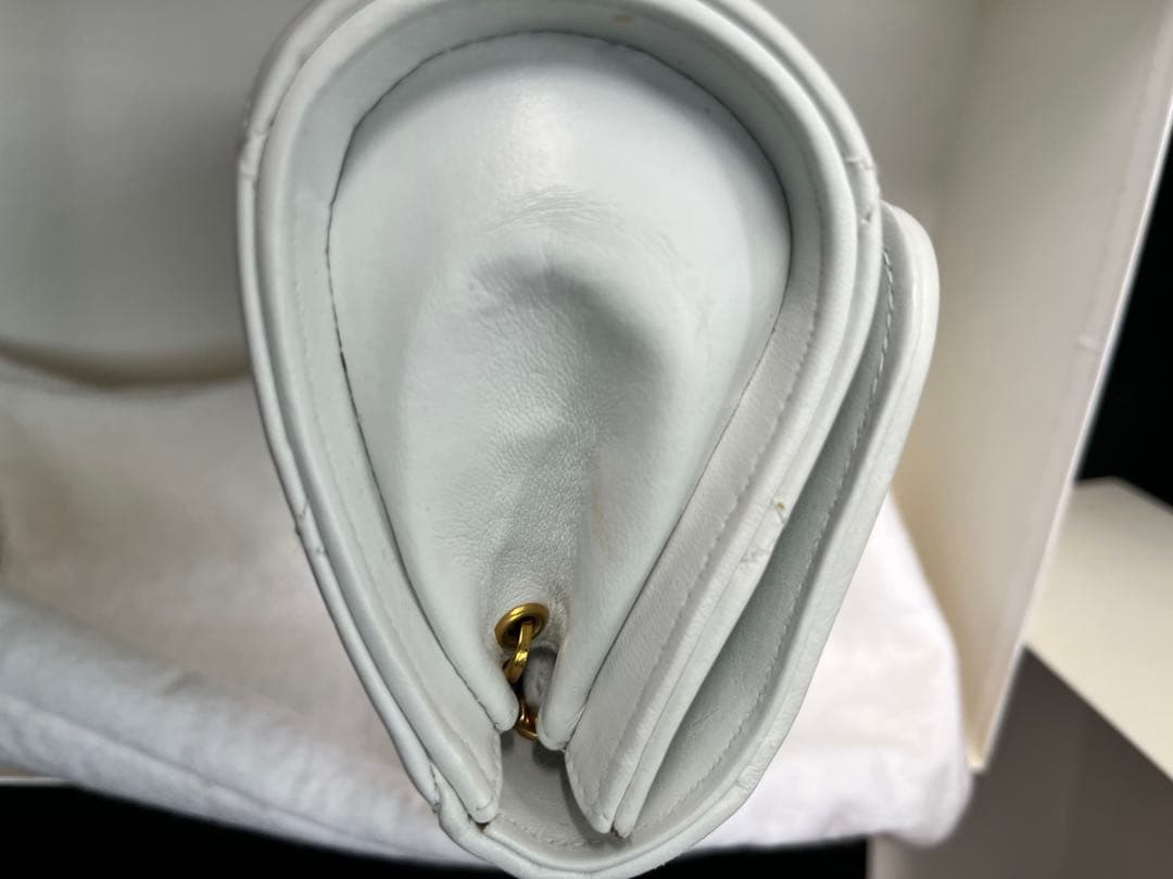 CHANEL ホワイト ショルダーバッグ