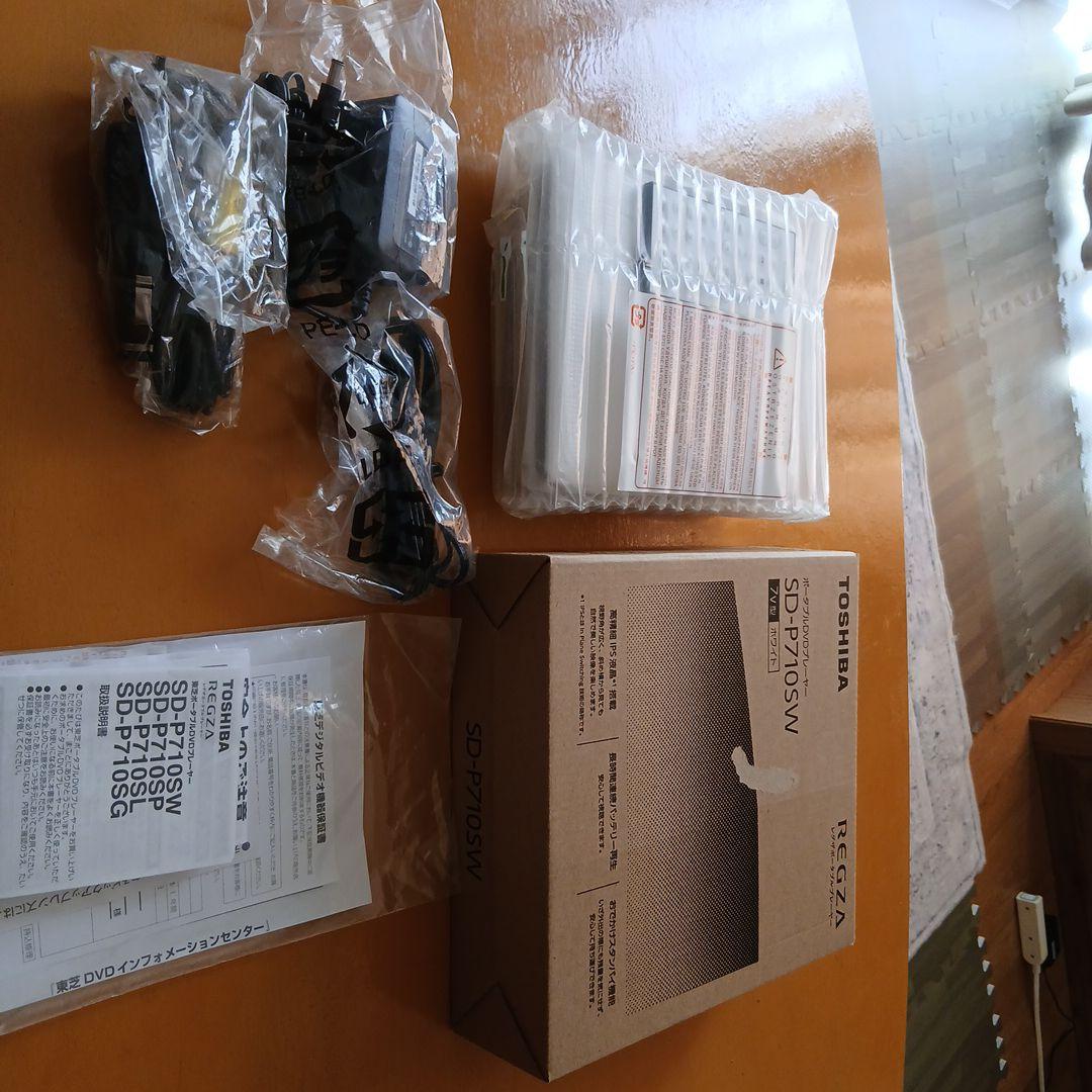タカTOSHIBA ポータブルDVDプレーヤー SD-P710SW