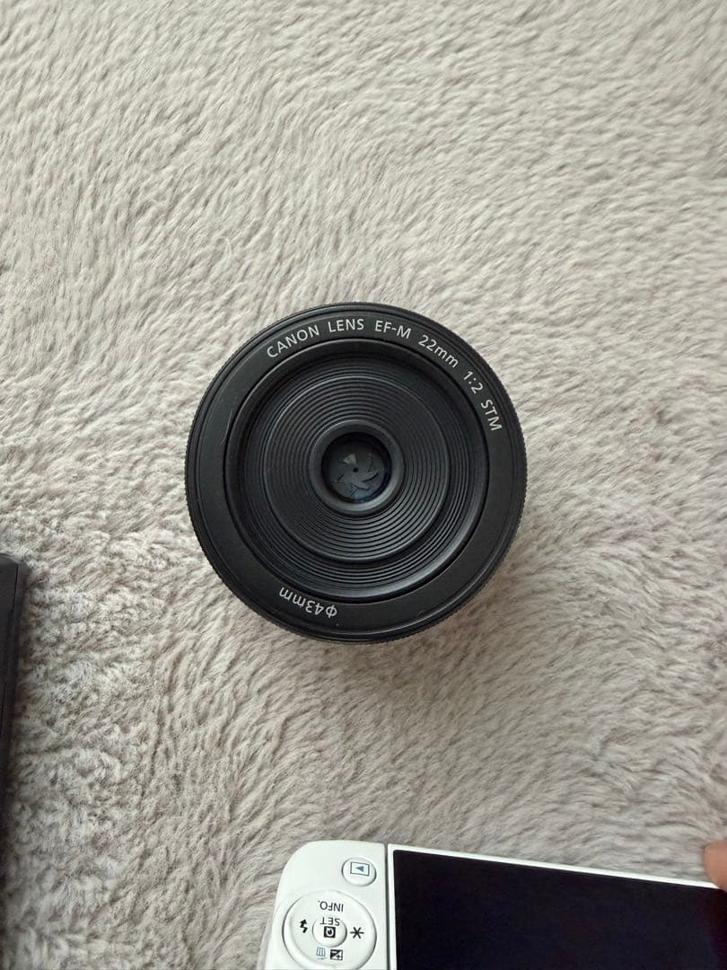 eos m10 キャノン　ミラーレスカメラ