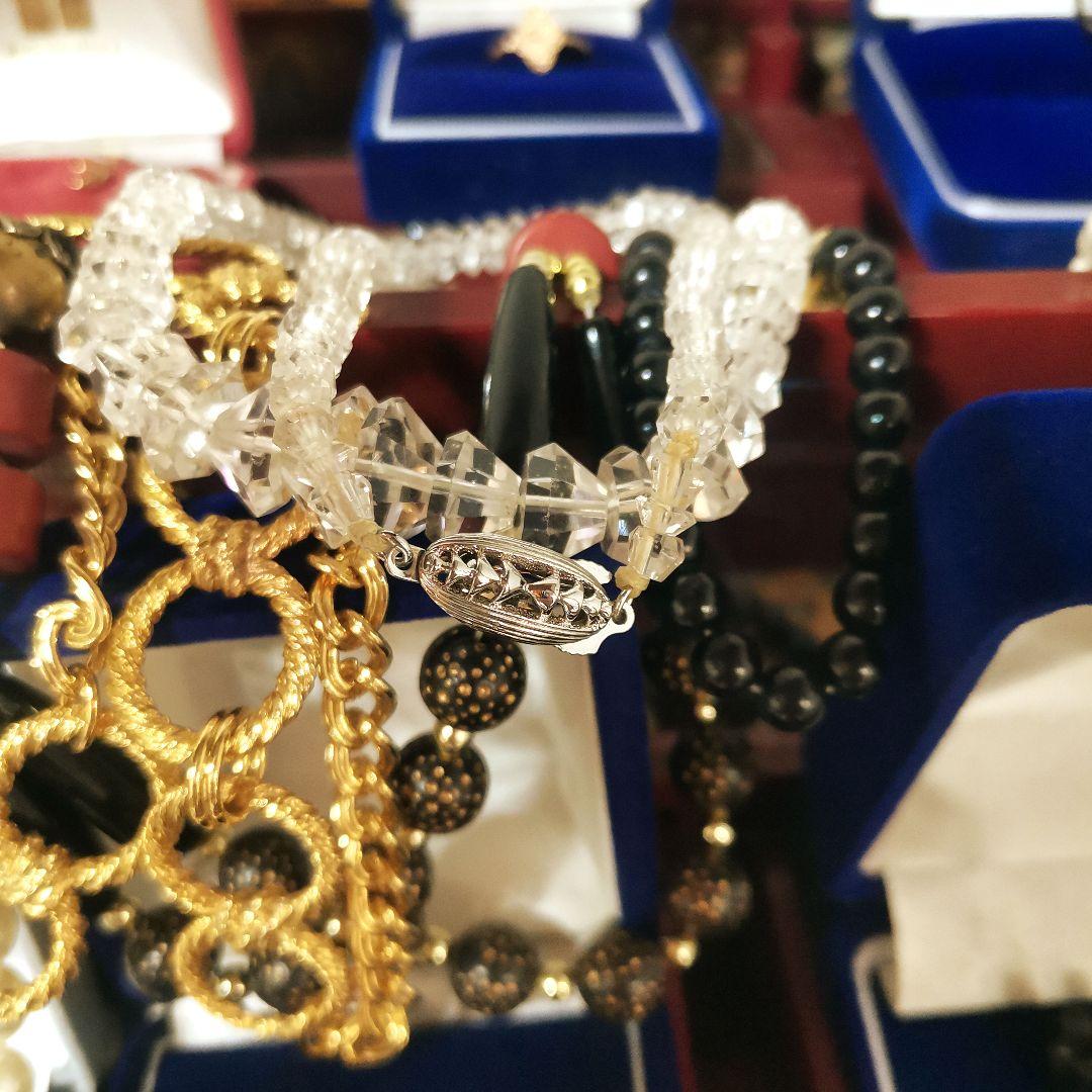 遺品整理 大量アクセサリー 刻印 指輪 金色 喜平 天然石 ブローチ