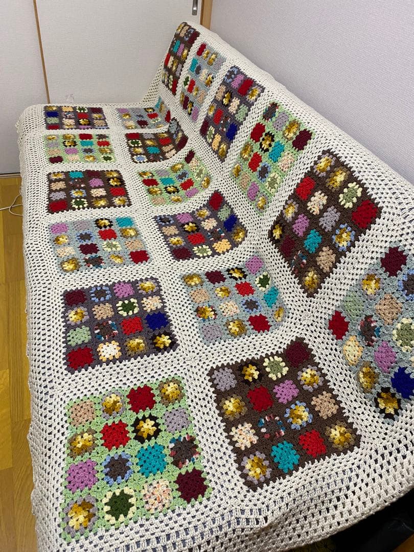 多色グラニースクエア　ベッドカバー　マルチカバー