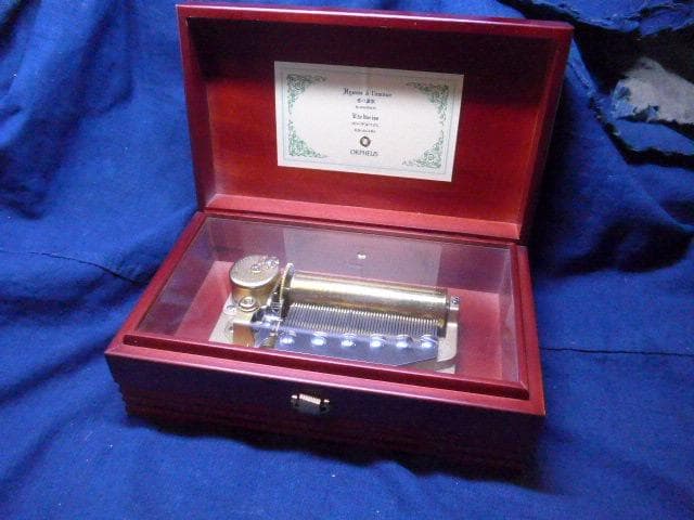 オルフェウス　50弁のオルゴール／「愛の讃歌」「エーデルワイス」 木製箱