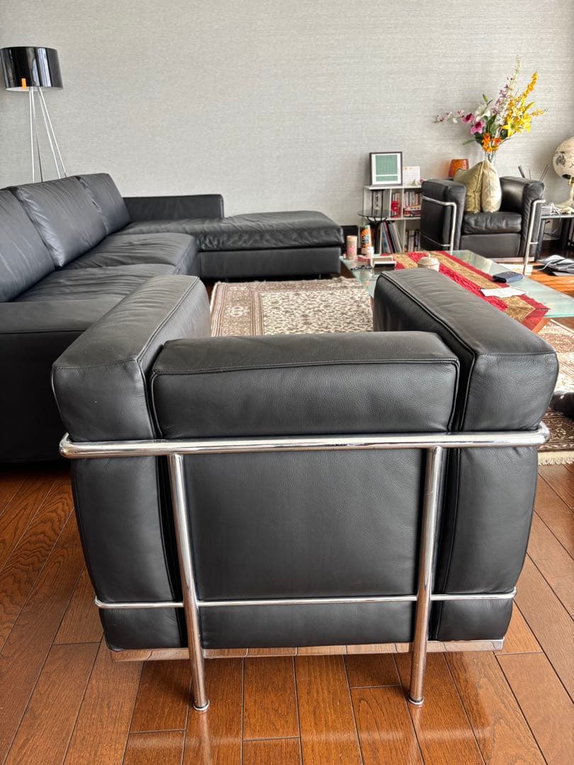 らぎ　カッシーナ　ブラックレザー 1人掛けソファ