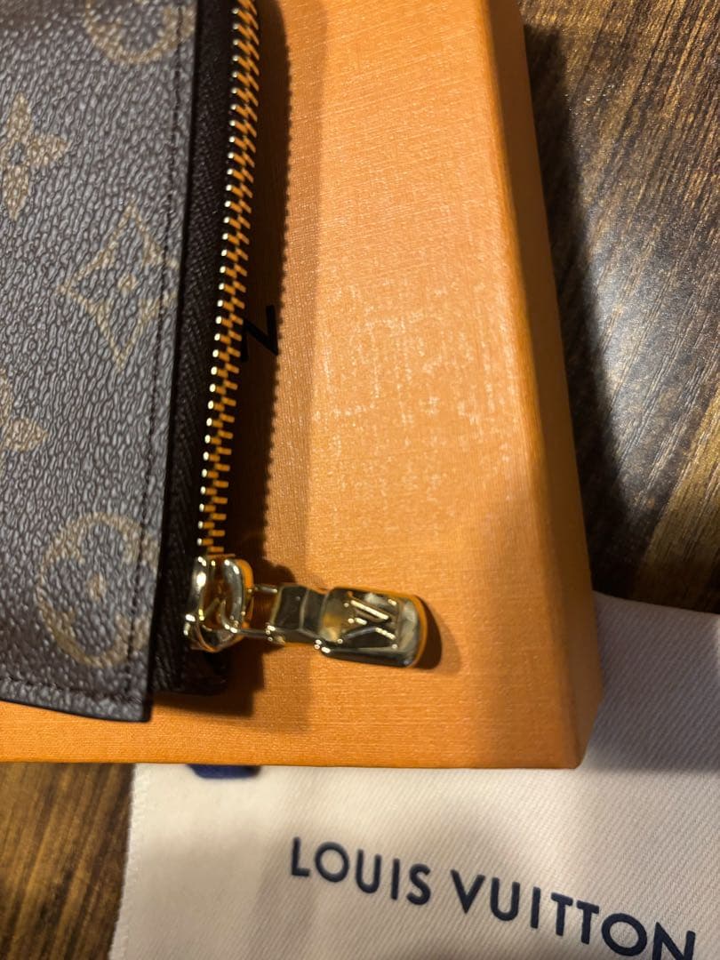 【ほぼ新品】ルイ・ヴィトン　財布　ポルトフォイユノアコンパクト