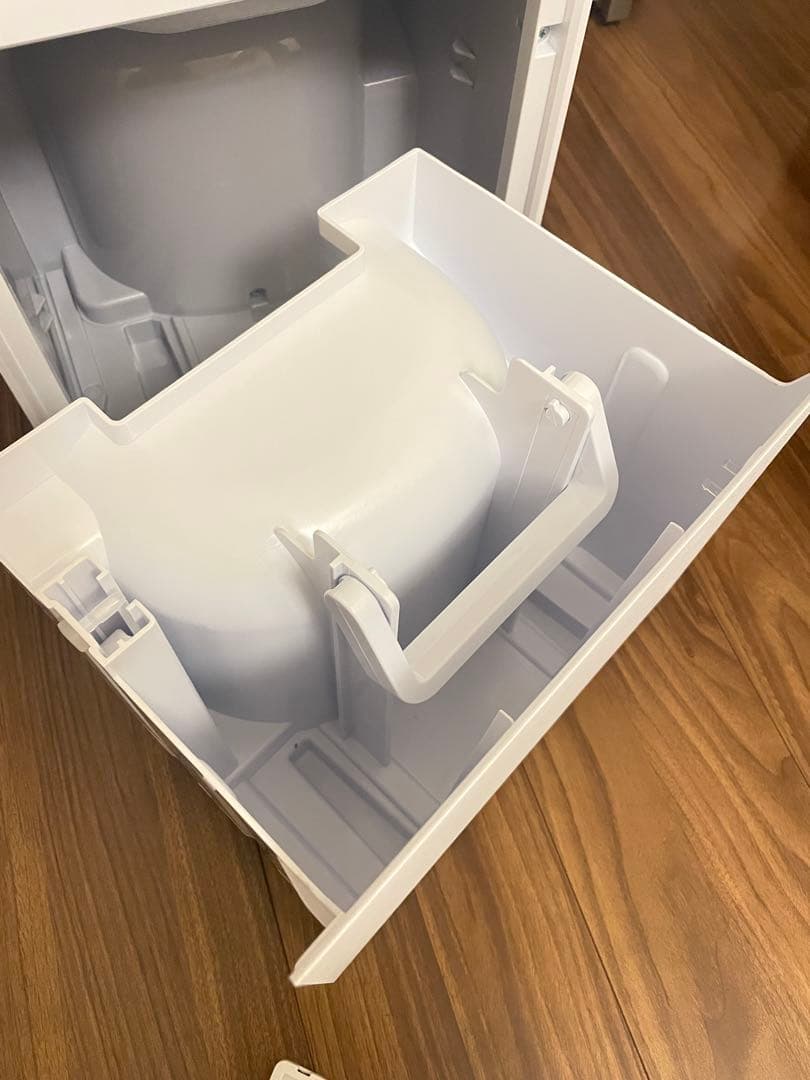 2025年製　最新版　YAMAZEN 山善　EDC-H601 除湿機 ホワイト