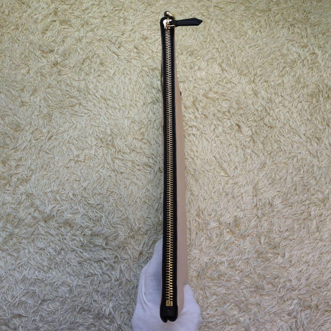 美品⭐フェンディ　クラッチバッグ　ピンク　ローマ　デカロゴ　レザー