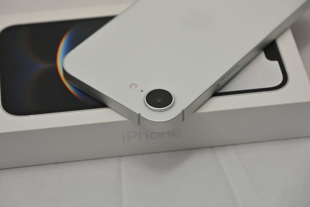 バッテリー100% iPhone16e 128GB 使用感なし