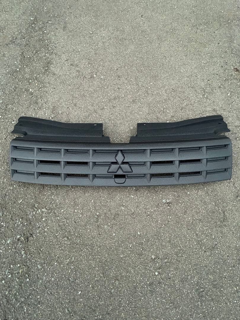 Neo Nomad 三菱デリカD5 MC前フロントグリル　チッピング塗装