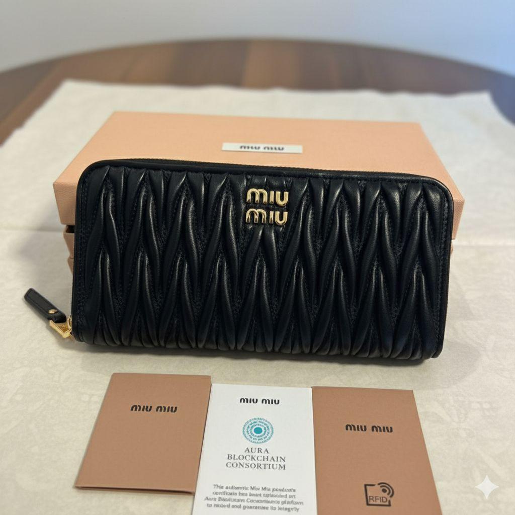 MIU MIU　ミュウミュウ　長財布　新品　未使用　黒　マトラッセ　ジップ