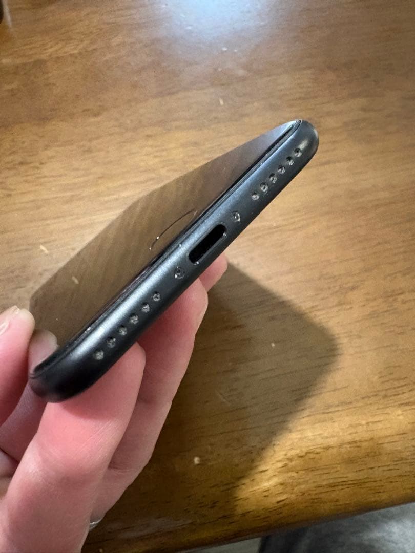 Apple iPhone SE (第2世代) ブラック SIMなし