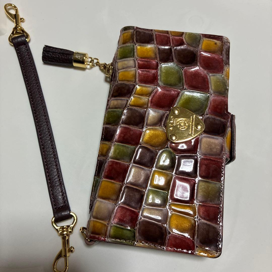 アタオ　スマホケース　ハンドストラップ付き