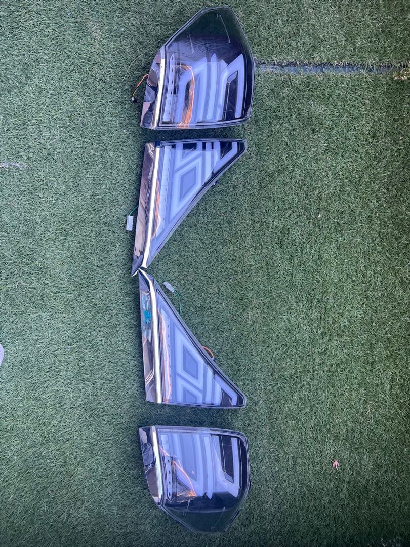 20ヴェルファイア　テールランプ