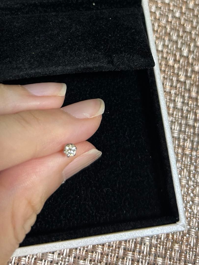 天然ダイヤモンド 片耳用ピアス 0.15カラット　pt900 H&C