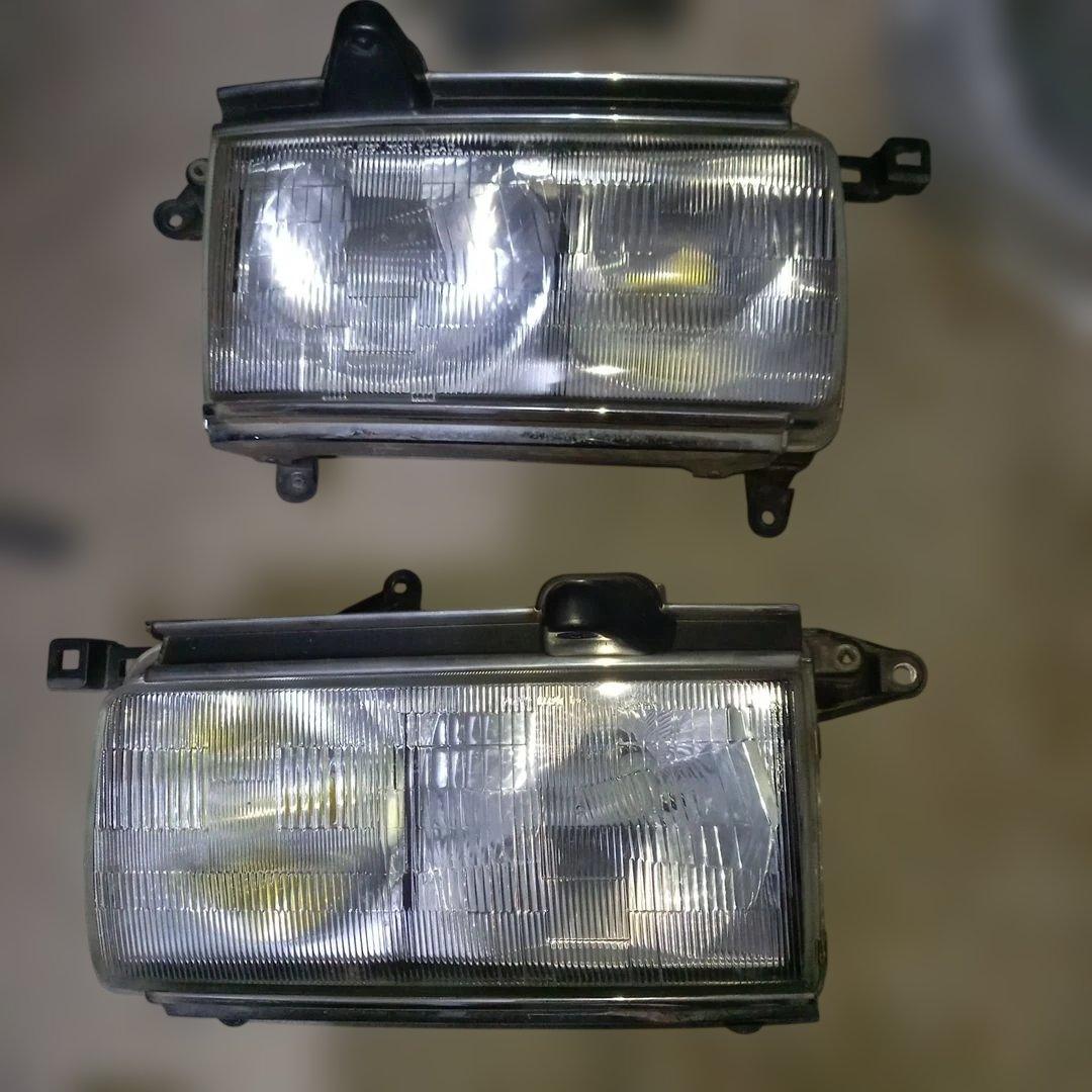 トヨタ　純正ヘッドライトセット