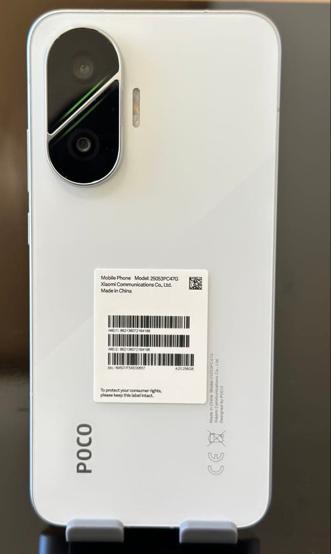 POCO F7ホワイト 12GB RAMと256GB ROM 90W充電器付き。