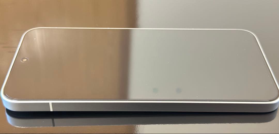 POCO F7ホワイト 12GB RAMと256GB ROM 90W充電器付き。