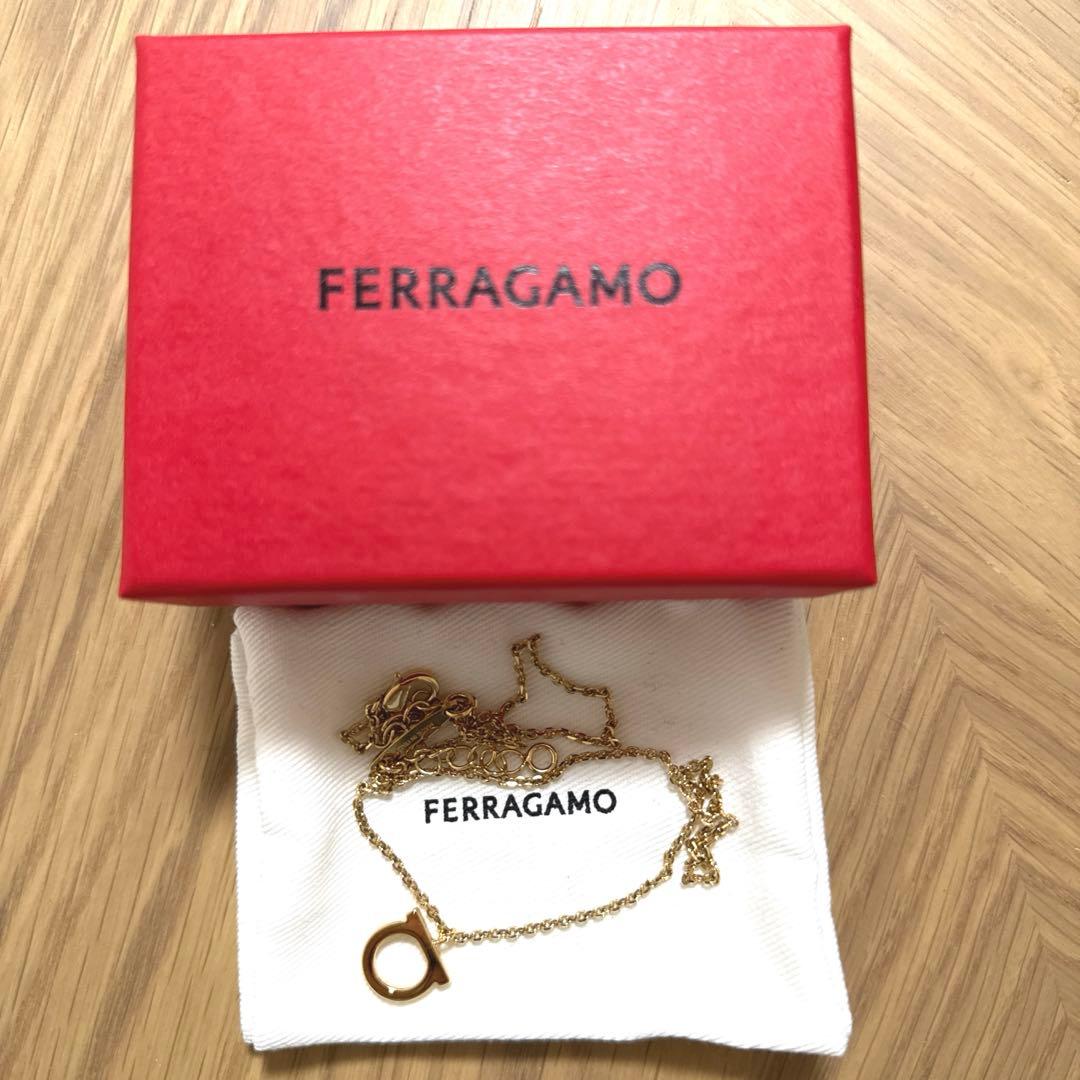FERRAGAMO ガンチーニ ネックレス L ゴールド