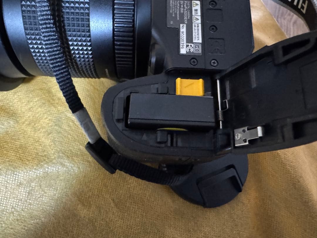 Fujifilm デジタル一眼レフカメラ　FinePix S200 EXR