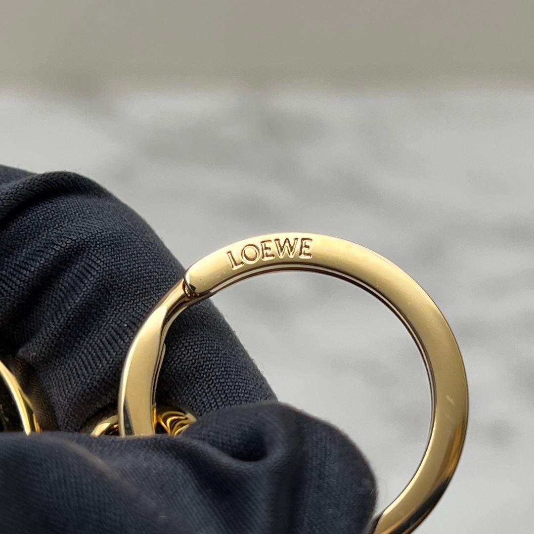 ロエベ アナグラム チャーム (カーフ) チャーム ゴールド/タン LOEWE