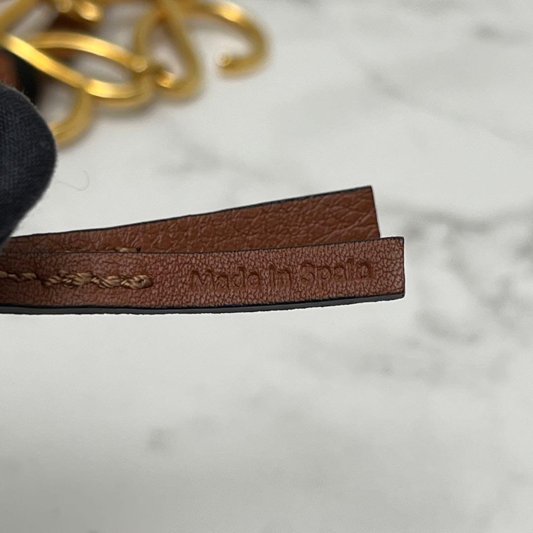 ロエベ アナグラム チャーム (カーフ) チャーム ゴールド/タン LOEWE