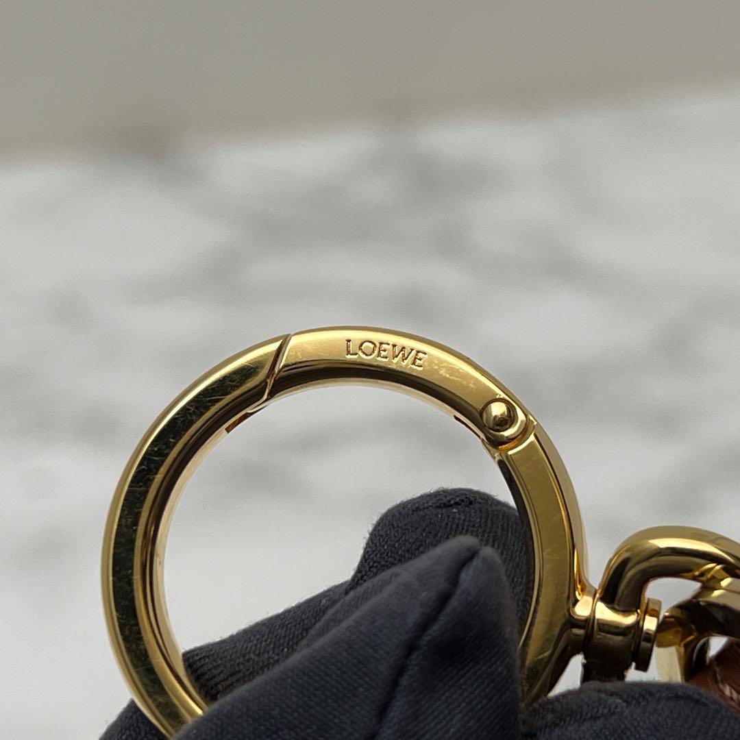 ロエベ アナグラム チャーム (カーフ) チャーム ゴールド/タン LOEWE