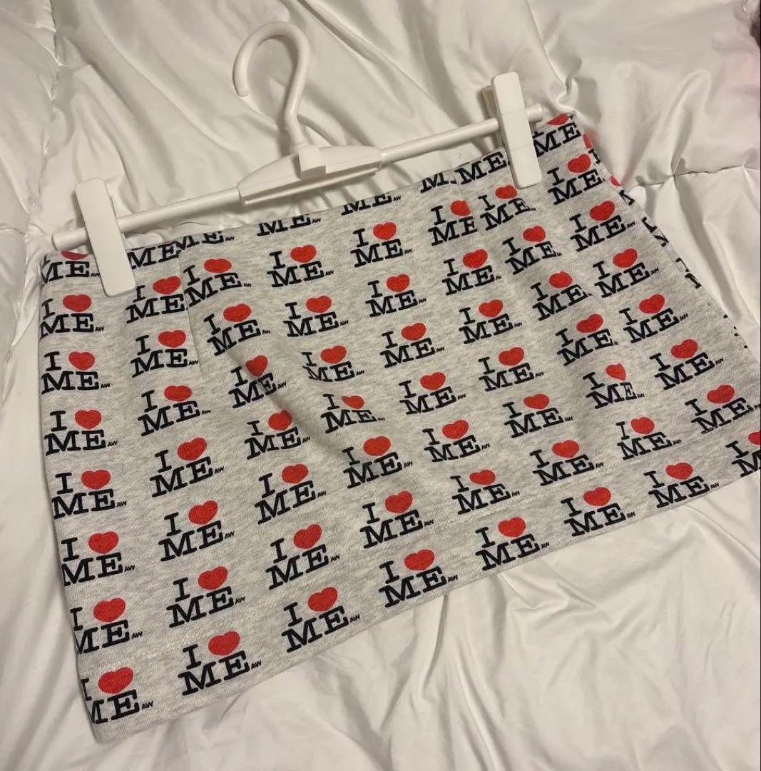 Ashley Williams ミニスカート