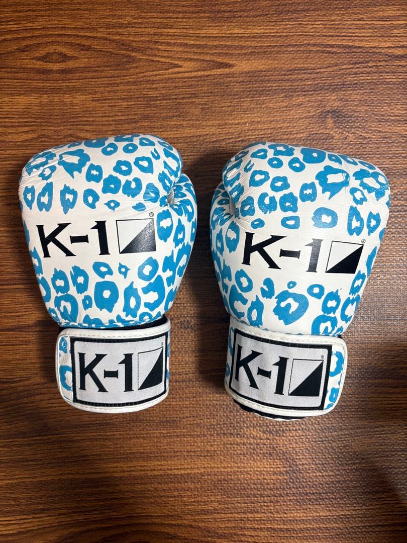 K-1 ボクシンググローブ 12 oz 青いヒョウ柄