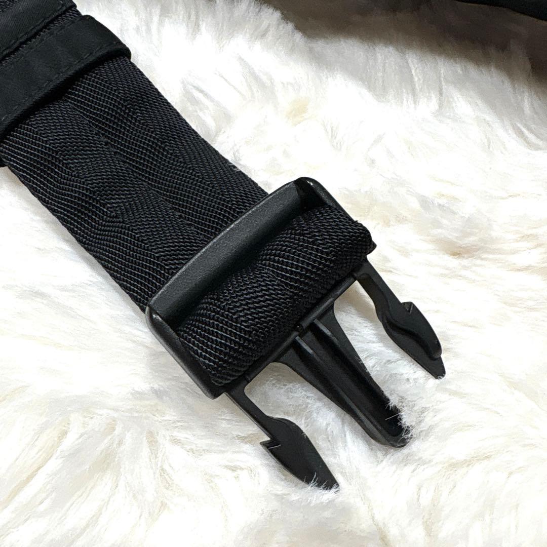 美品 PRADA プラダ ナイロン 三角プレート ボディバッグ ウエストポーチ