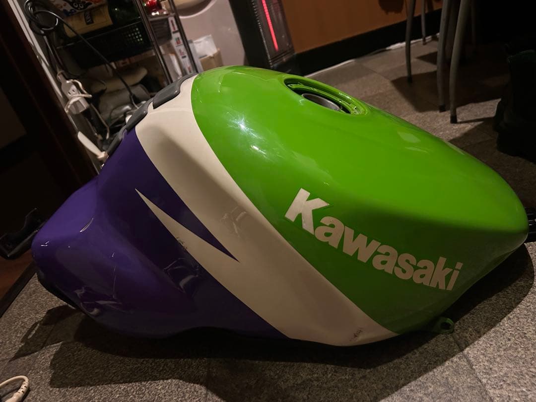 Kawasaki ZX9R/B 91年式　燃料タンク