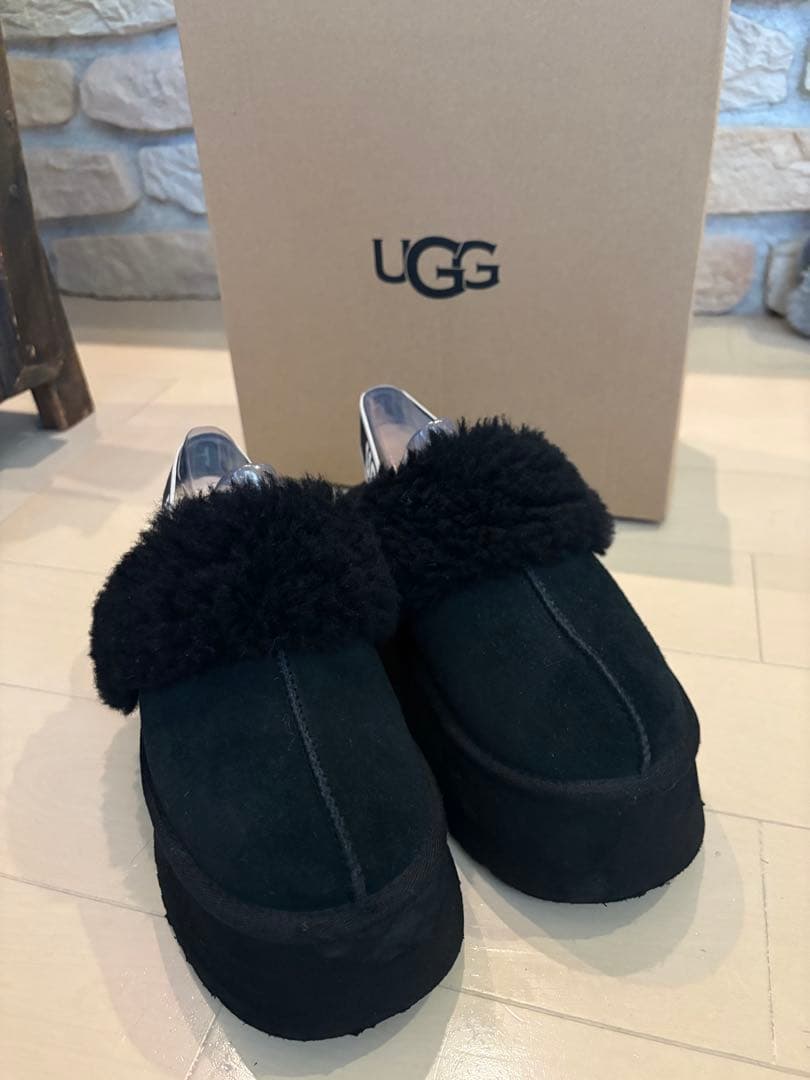 UGG 黒 プラットフォームサンダル　サイズ7